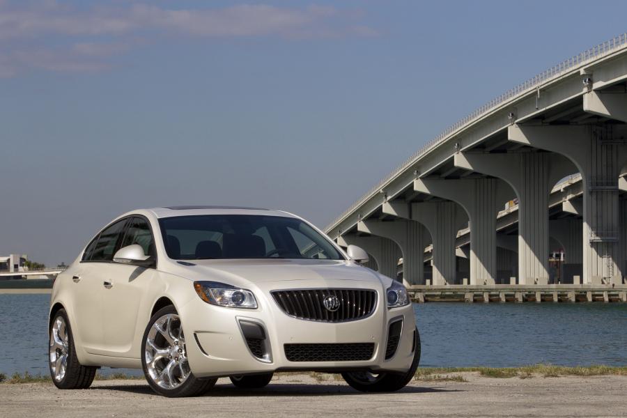  Buick Regal GS 2011 года  (фото 21 из 69)